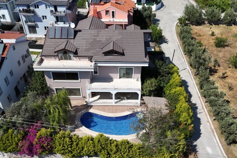 Fethiye Karagedikte 8+1 Havuzlu Tripleks Lüks Villa