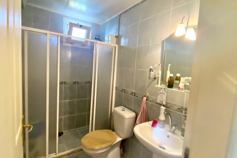 Cami Mah. Havuzlu Site İçinde Satılık Geniş Daire