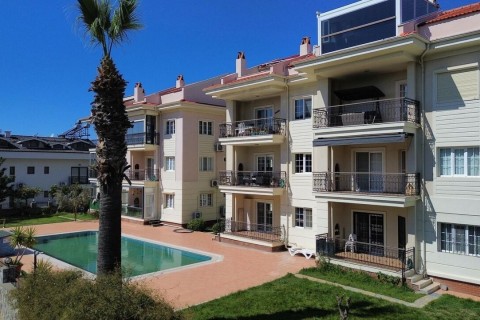 Foça Mah.Denize Yürüme Mesafesinde Havuzlu 2+1 Kiralık