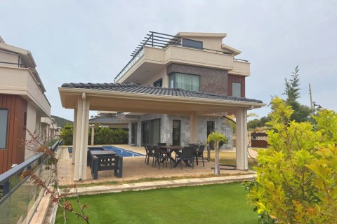 Kalkanda Deniz Manzaralı Ultra Lüks 4+1 Villa 