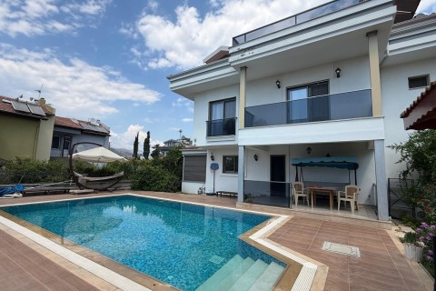 Fethiye Akarca Mahallesinde 6+2 Müstakil villa Satılık