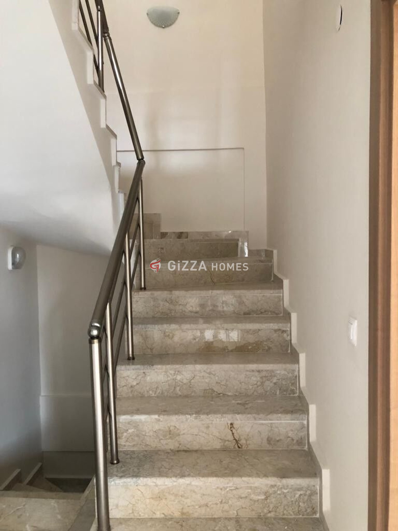 Fethiye Cami Mahallesinde Müstakil Girişli 4+1 Kiralık Daire
