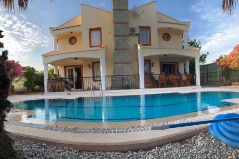 Seydikemer Gerişburnunda satılık müstakil  2 adet villa